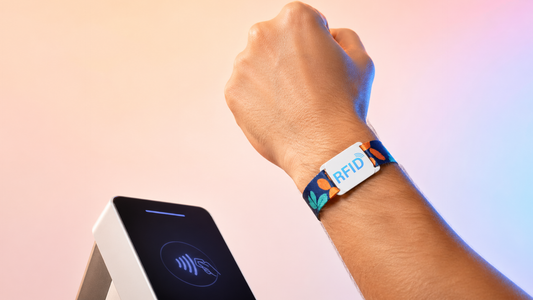 RFID armbånd til festivaler: hurtig adgang og cashless betaling uden kaos