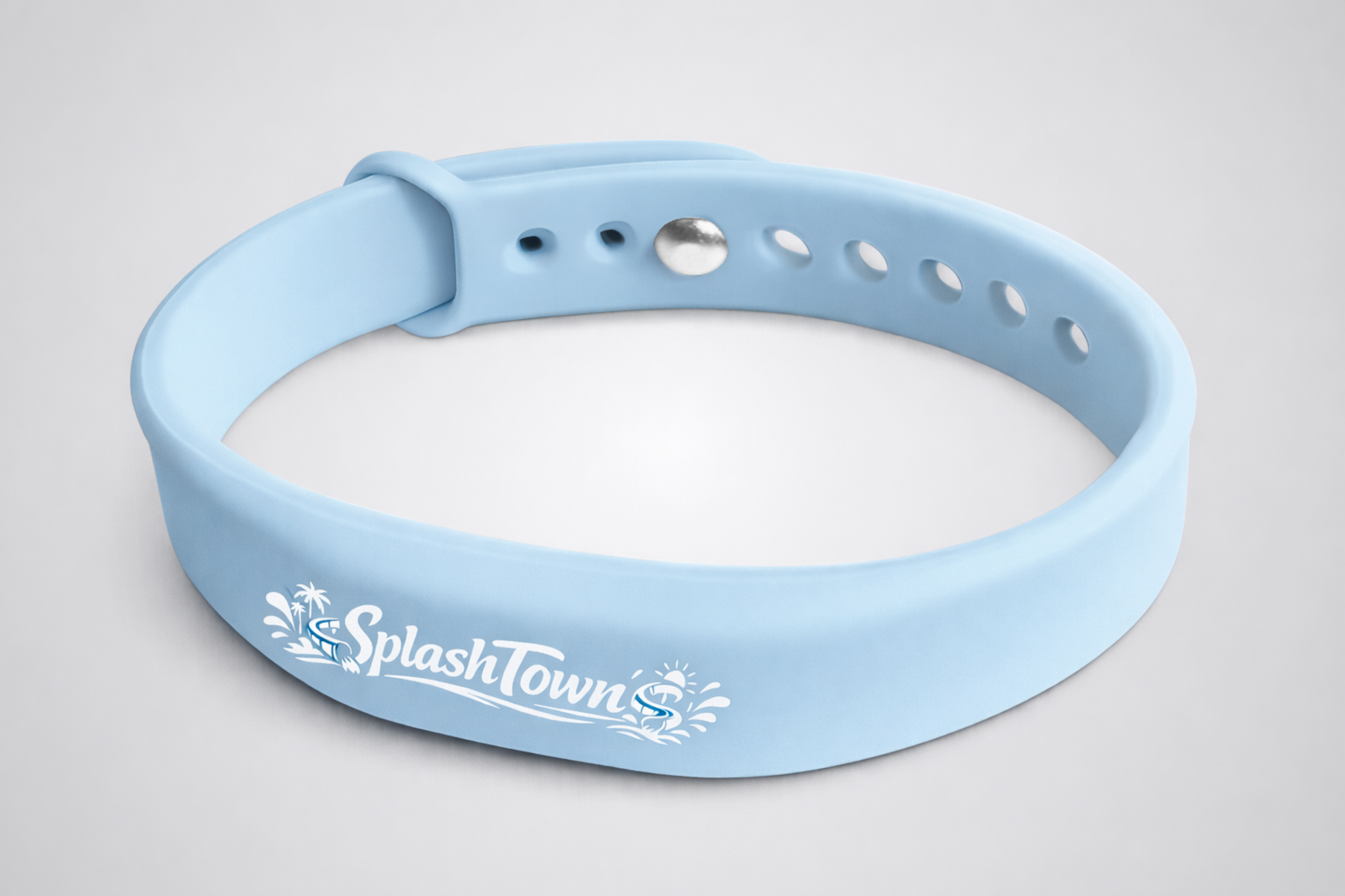 Et foto af et silikonearmbånd med NFC og eget design fra JM Band®