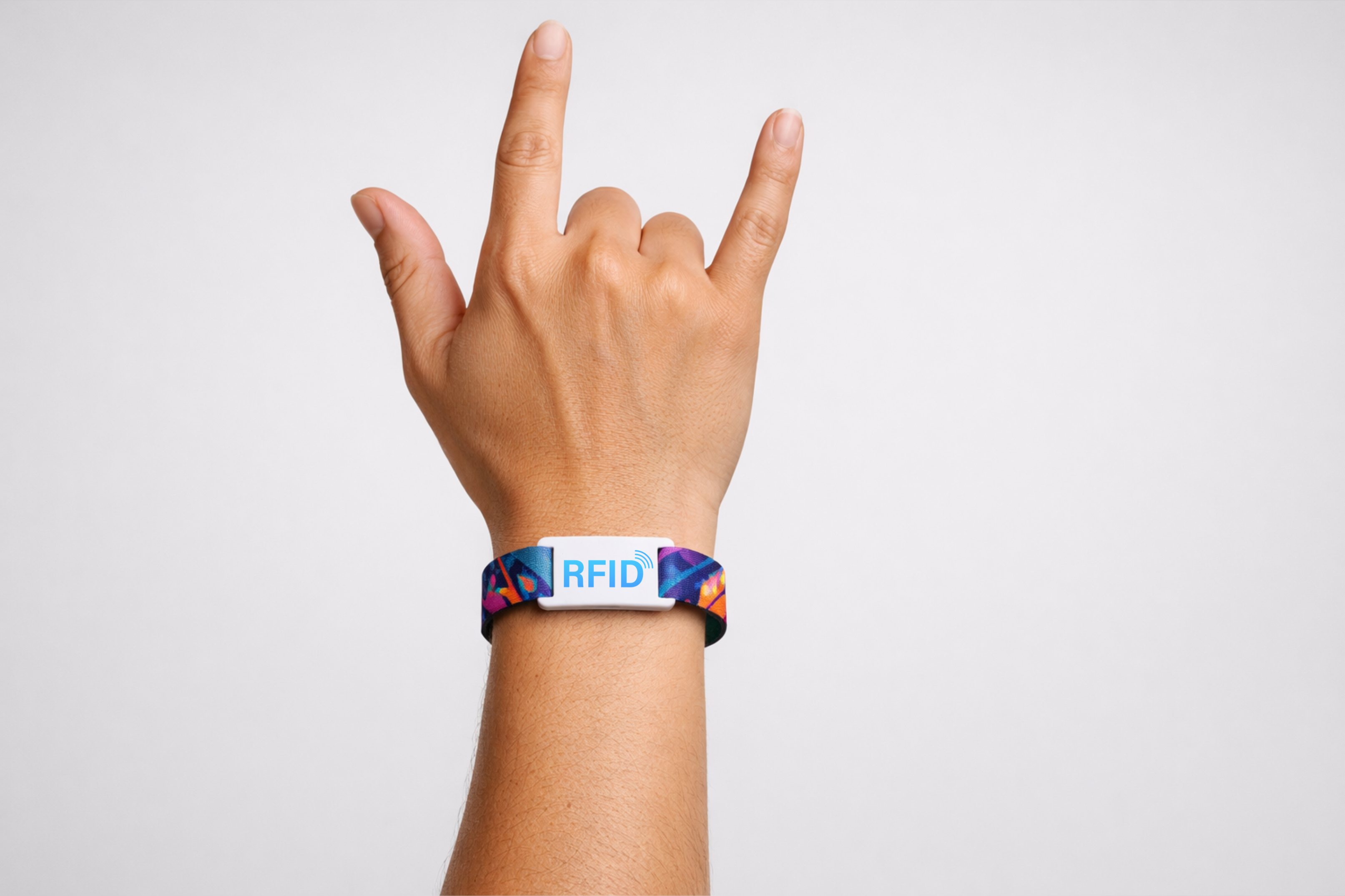 RFID armbånd til festivaler: hurtig adgang og cashless betaling uden kaos