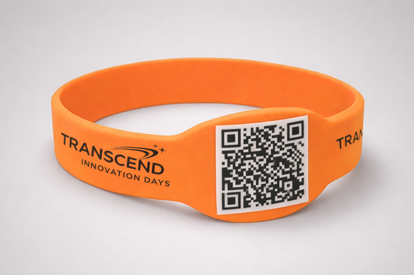 Silikonearmbånd med QR-kode og tryk fra JM Band® 