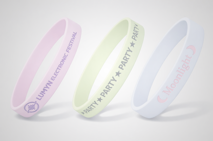 Selvlysende silikonearmbånd fra JM Band® med eget design 