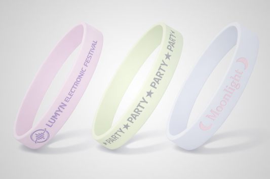 Selvlysende silikonearmbånd fra JM Band® med eget design 