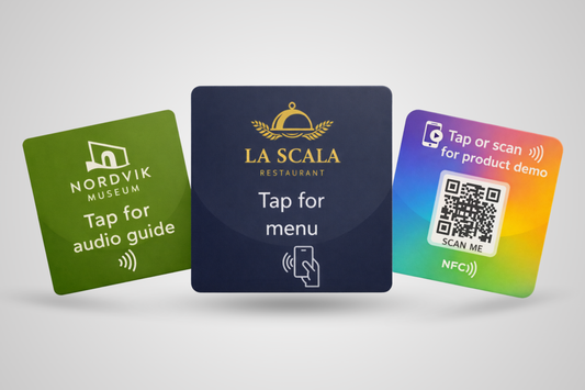 Firkantede NFC Stickers med farvetryk og logo - JM Band®