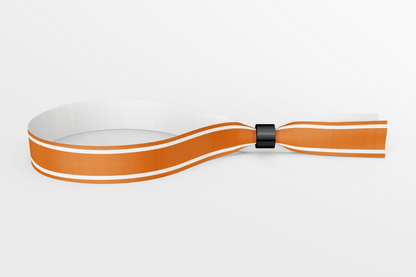 Orange Stofarmbånd med hvide striberpå lager. Stofarmbånd fra JM Band®.